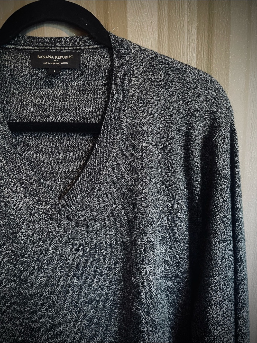 Banana Republic 100% Merino Wool Sweater Dark Heathered Gray V Neck Mens L Soft!